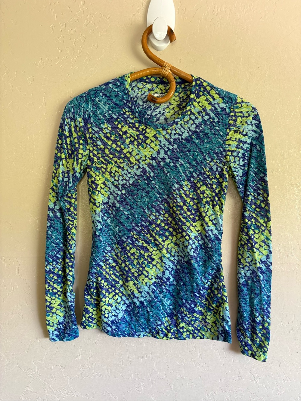 Saucony Women’s Long Sleeve Colorful Lightweight Shirt Size XS Blue Green
